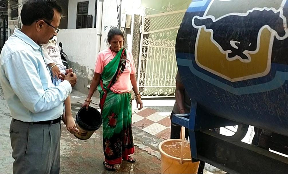 Residents of Nyagaon are longing for drop of water